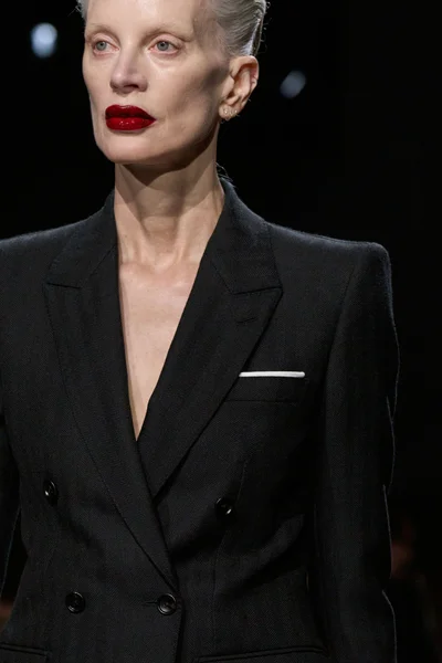 Look 18